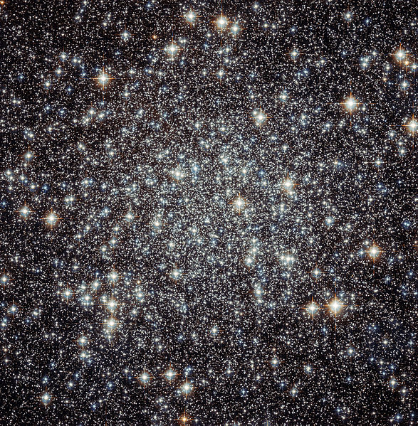Stars in the center of the globular cluster Messier M22