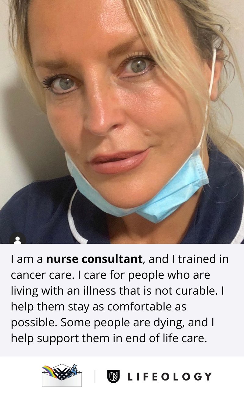 A flashcard describing what a nurse consultant does
